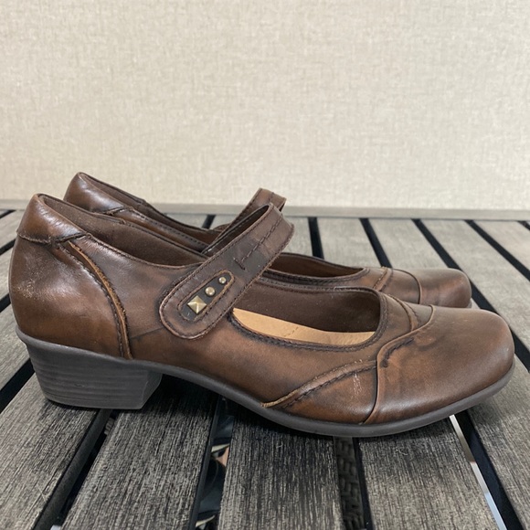 Earth Shoes - Womens Earth leather upper. Size 9